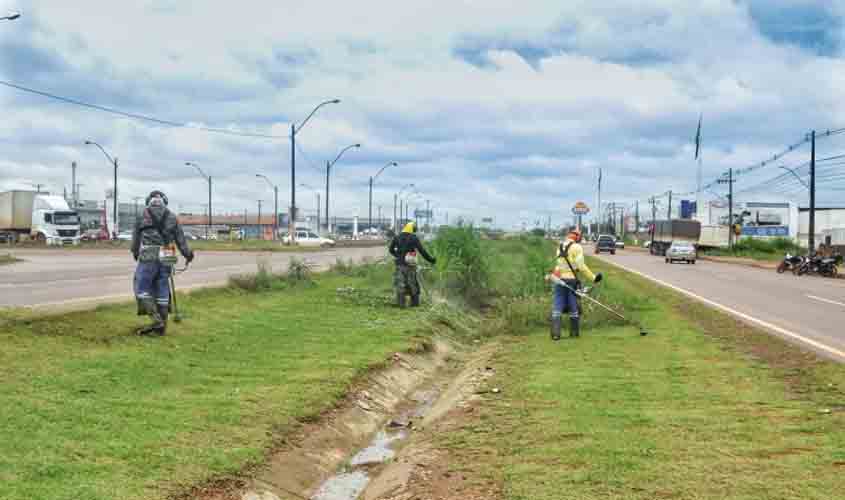Prefeitura realiza mutirão de limpeza na BR-364 e no Conjunto Santo Antônio