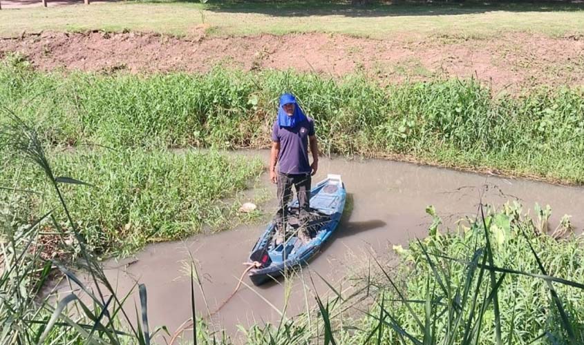 Prefeitura utiliza novo método para limpeza do Igarapé da Penal na área do Skate Park