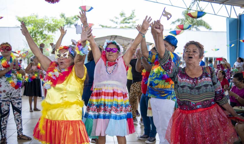 Carnaval para terceira idade leva alegria e emoção para mais de 300 idosos