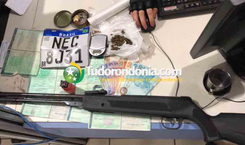 Jovem é preso com moto roubada, droga e armas no residencial Orgulho do Madeira
