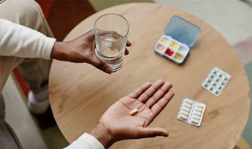 Entenda como o uso prolongado de medicamentos pode afetar os rins