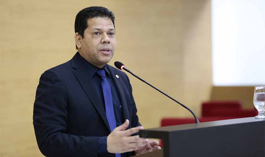 Jair Montes investiga gasto de recurso e devolve projeto do Governo para votação