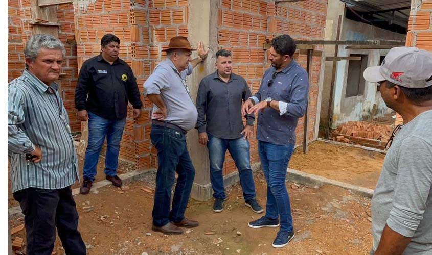 Presidente da Câmara, Vereador Marcio Pacele visita distritos para fiscalizar obra e escutar a população