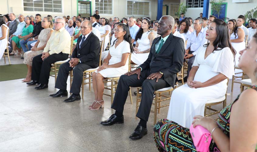 Casamento comunitário: Mais de 30 casais oficializam união em cerimônia especial, na Zona Leste 