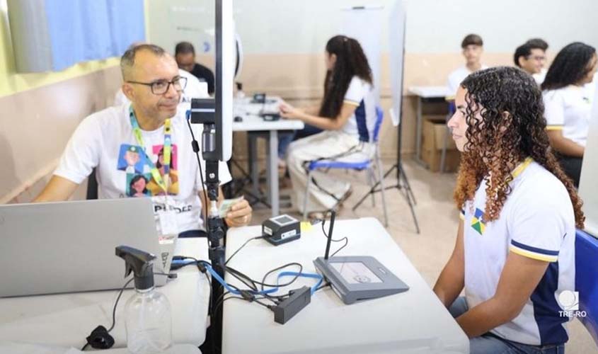 TRE-RO leva serviços essenciais a escolas públicas