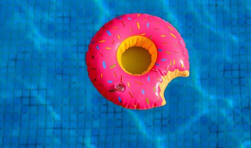 Pode entrar na piscina depois de comer?