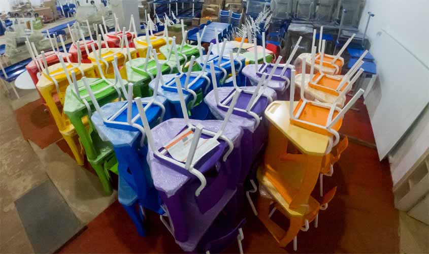 Prefeitura investe mais meio milhão de reais em mobiliários e equipamentos para escolas municipais