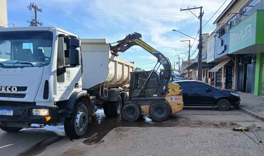 Área comercial recebe limpeza e ações de organização urbana