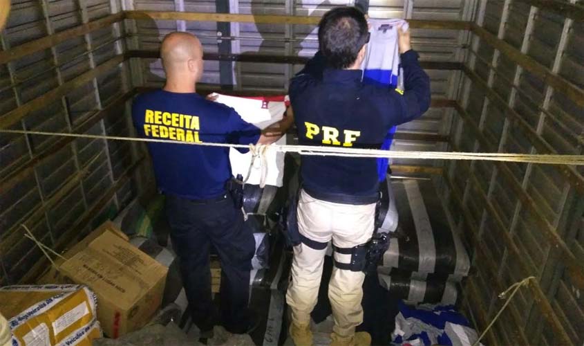 Receita Federal e PRF apreendem caminhão com mercadorias estrangeiras ilegais