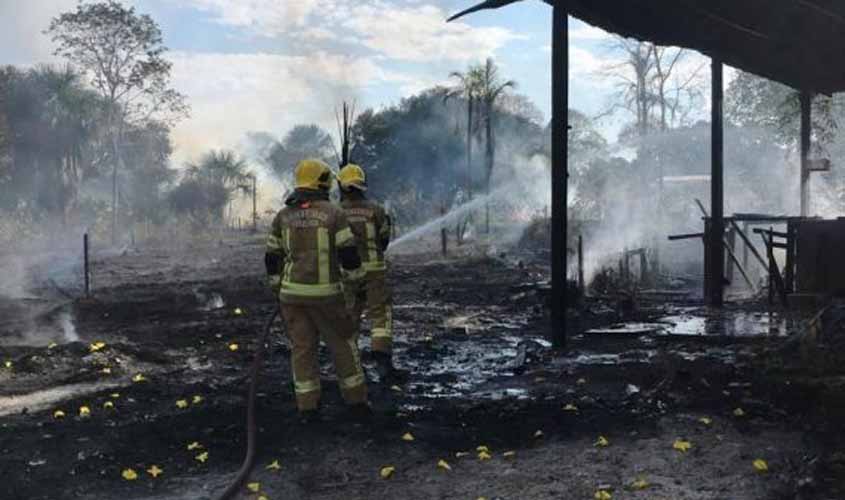 Aumenta casos de queimadas urbanas em Ji-Paraná; Corpo de Bombeiros orienta que moradores não ateiem fogo nos quintais