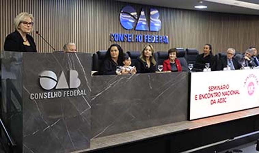 OAB homenageia ministra Rosa Weber por defesa da democracia