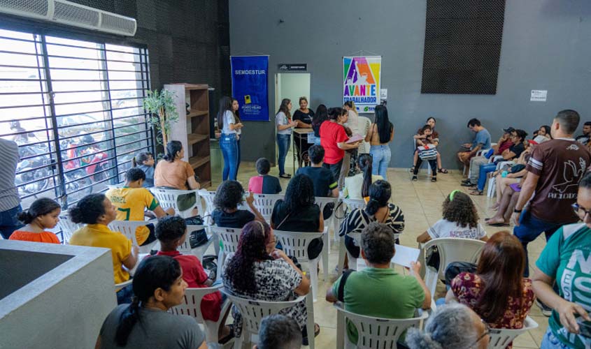 Sine Itinerante atende comunidade no bairro Lagoinha