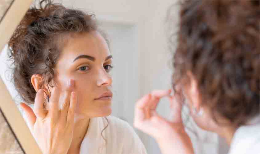 Cuidados com a pele vão além do uso de cosméticos