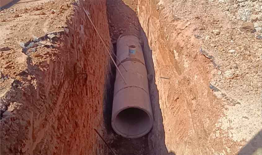 Prefeitura realiza obra de drenagem na avenida Raimundo Cantuária