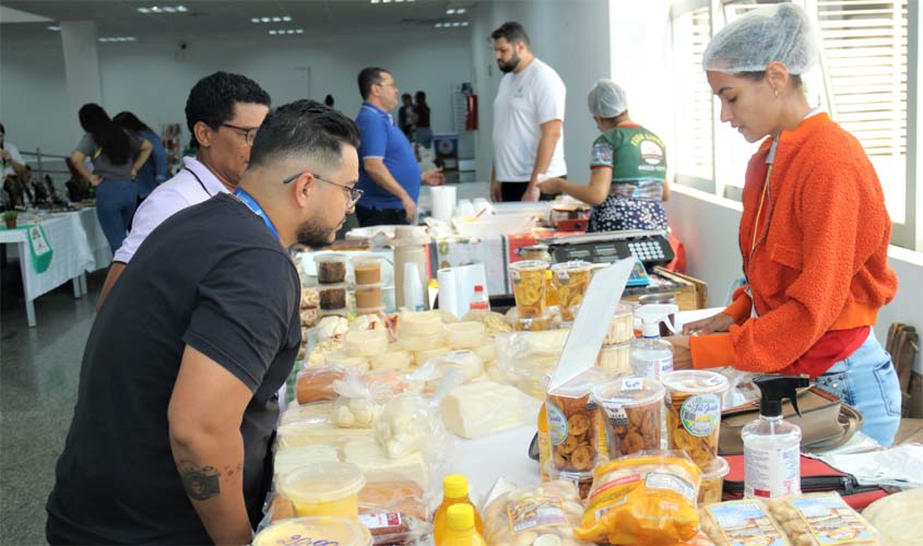 Variedades de produtos são ofertados na Feira de Economia Criativa apoiada pela Assembleia