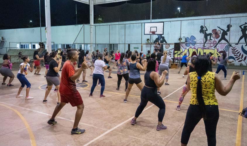 Aulas gratuitas de zumba promovem saúde física e mental de participantes