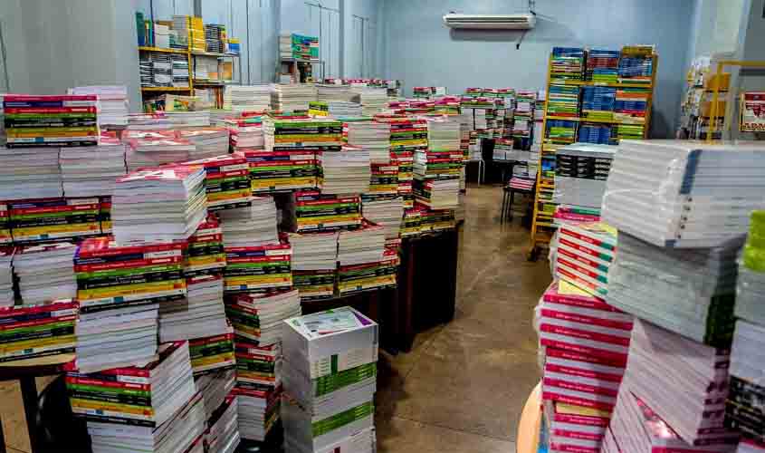 No Estado de Rondônia, 301 mil alunos receberam 1,06 milhão de livros didáticos, em 2023, por meio de programa oficial