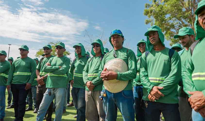 Mais de 100 profissionais contratados em feirão reforçam revitalização de praças e parques em Porto Velho