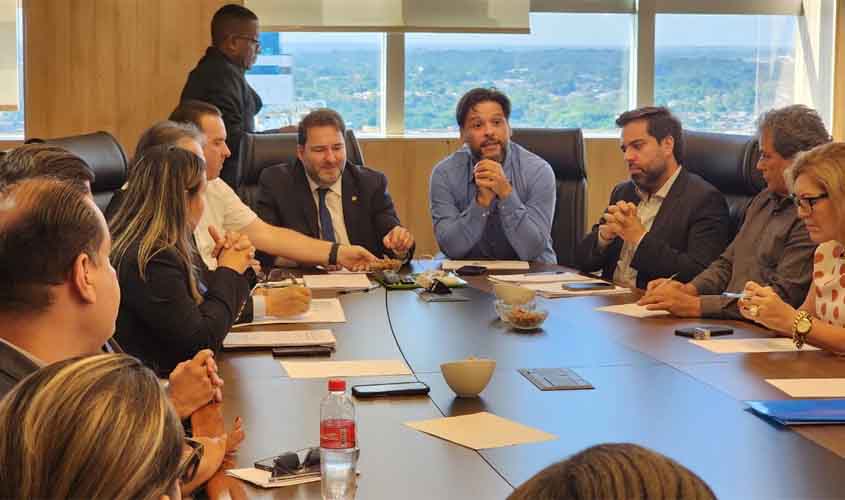 Deputado Delegado Camargo se reúne com representantes dos Sindicatos e do Governo para tratar da crise na saúde em Rondônia
