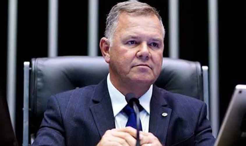 Deputado Lúcio Mosquini alerta para projeto que ameaça viabilidade da energia solar no Brasil