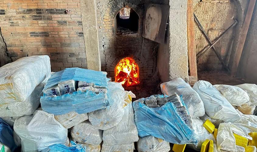 PF destrói 3,6 toneladas de drogas em Guajará-Mirim