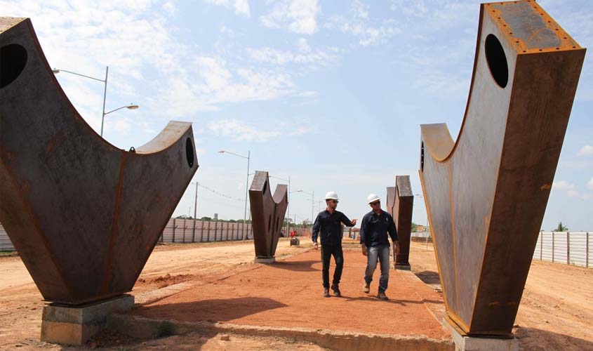 Concluída instalação de suportes da passarela do Espaço Alternativo em Porto Velho