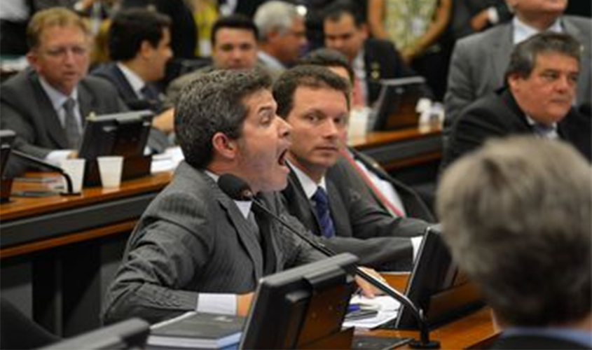 Delegado Waldir permanecerá como líder do PSL na Câmara