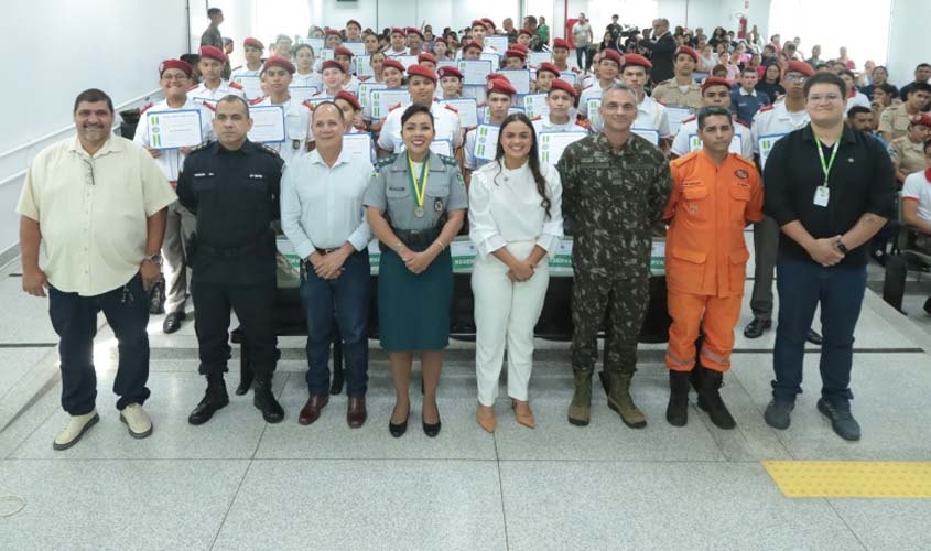 Alero homenageia personalidades em Guajará-Mirim