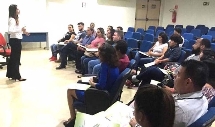 Juíza comanda curso preparatório para quem deseja adotar crianças na cidade