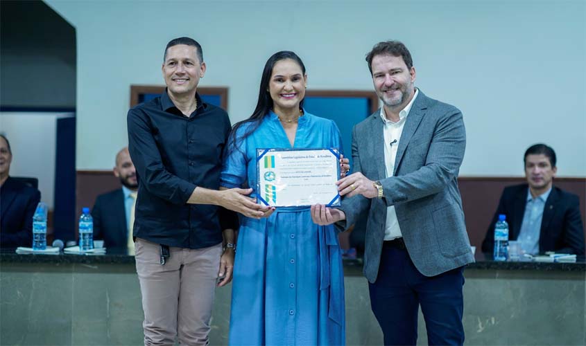 Alero entrega voto de louvor à Facer em Guajará-Mirim