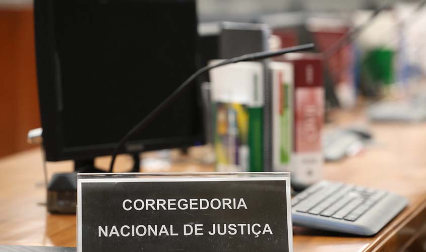 Juiz é afastado por corrupção e lavagem de dinheiro