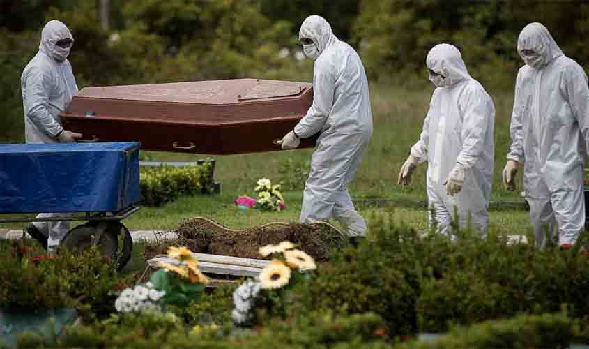 Cemitérios, funerárias e crematórios querem prioridade na vacinação para trabalhadores do setor