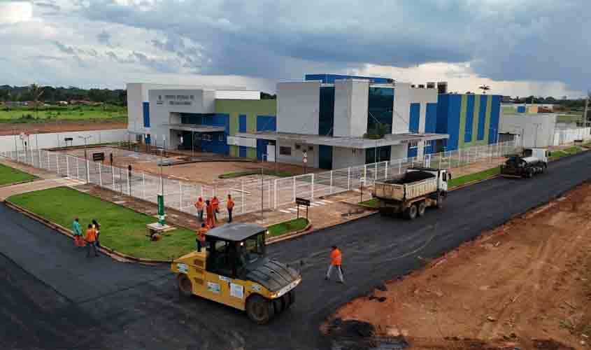 Deputada Dra. Taíssa destaca asfaltamento ao redor do hospital Regional de Guajará-Mirim