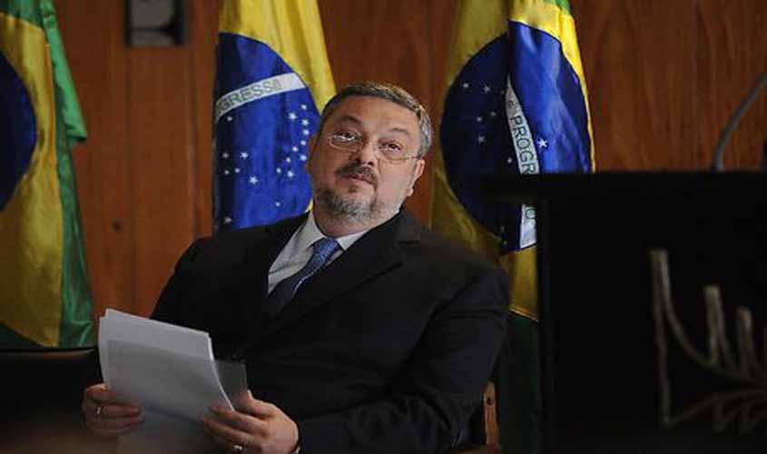 Palocci acusa Lula de negociata na compra de submarinos franceses