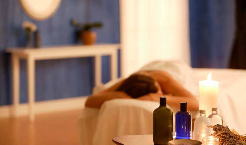 Apreciada pelos brasileiros, massagem indiana promove relaxamento e bem-estar imediatos