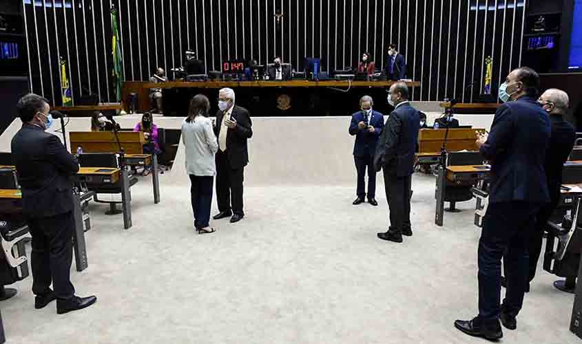 Congresso derruba veto à indenização de agentes da saúde incapacitados pela covid  