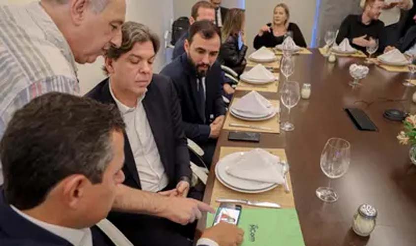 Ministro testa transmissão da TV 3.0 em celulares