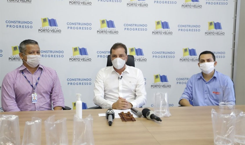 Prefeitura recebe protetores faciais doado pela Dydyo e Àguas Kaiary