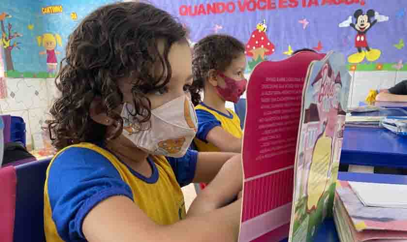 Alunos da Escola Pé de Murici participam de atividades em alusão ao Dia Nacional do Livro Infantil