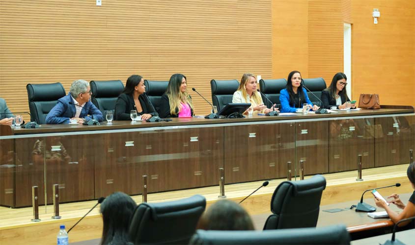 ALE discute violência contra as mulheres e denúncia de assédio na Unir