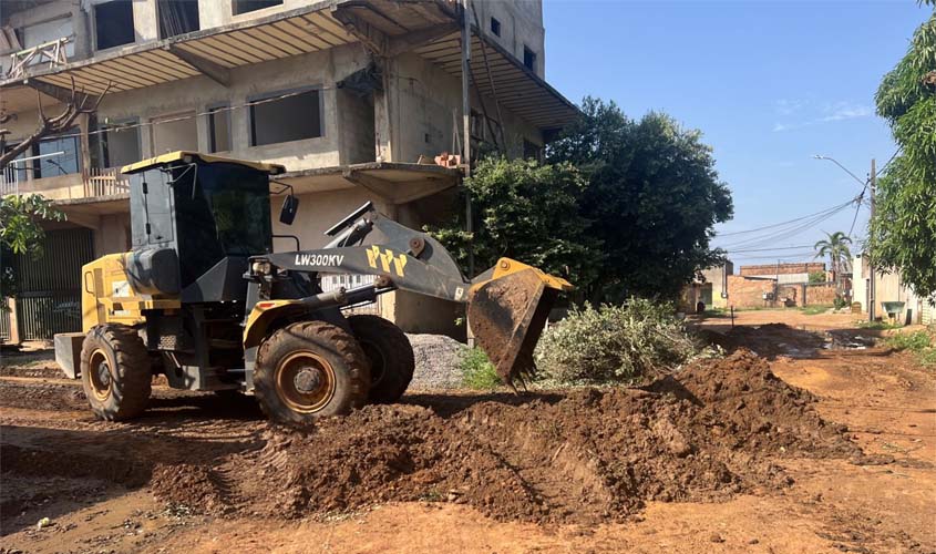 Mais de 54 mil metros de vias recebem melhorias em PVH