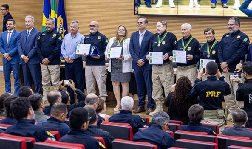 Alero homenageia pioneiros da PRF em RO