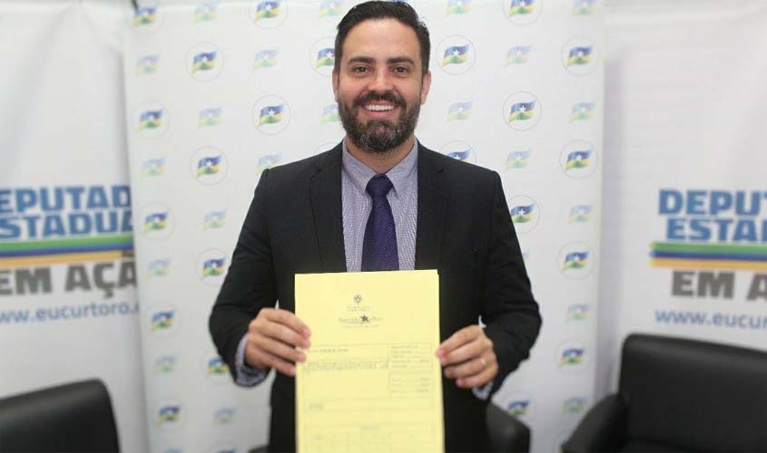 Aprovada Lei de autoria do deputado Léo Moraes que assegura aleitamento materno em locais públicos