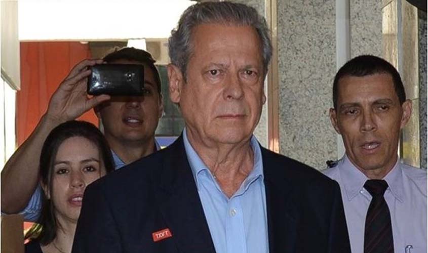 Dirceu se entrega e vai para a Penitenciária da Papuda