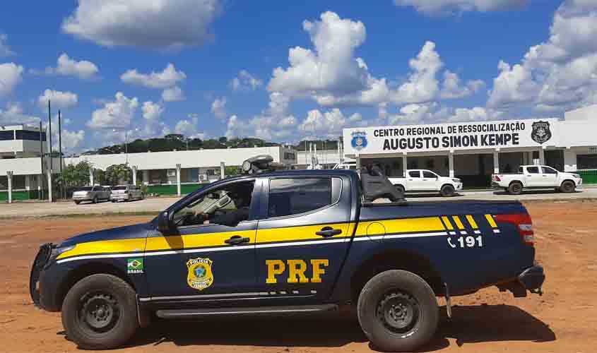 Em Jaru/RO, PRF auxilia Polícia Penal rondoniense na transferência de presos