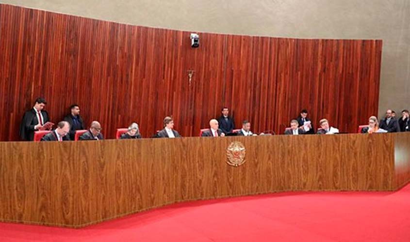 Plenário: parlamentares são multados por propaganda ilegal contra Lula
