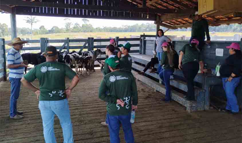 Alunos do SENAR - RO visitam Fazenda Escola FIMCA para vivenciar a Zootecnia na prática