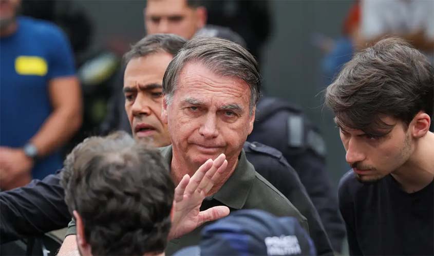 STF pode ouvir Bolsonaro sobre arma apreendida