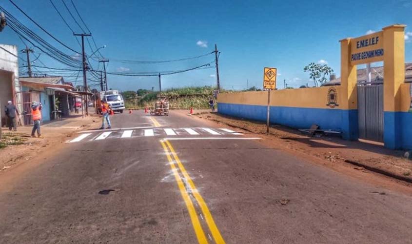 Prefeitura faz sinalização horizontal em ruas do bairro Nova Porto Velho