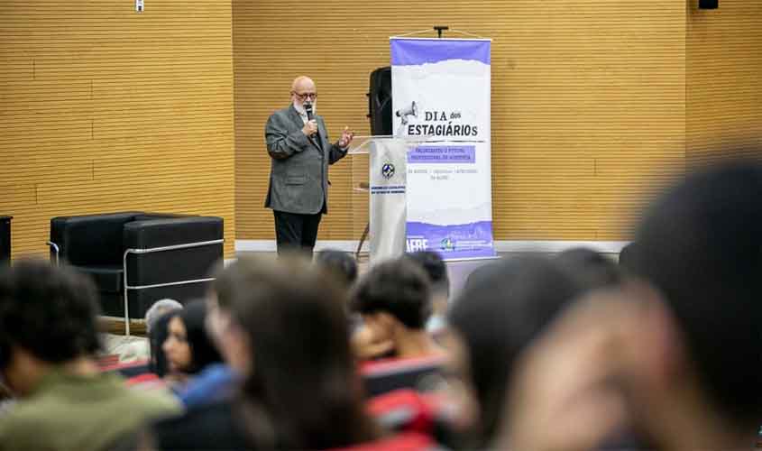 Filósofo Pondé aborda saúde mental e inteligência artificial no Dia do Estagiário na Assembleia